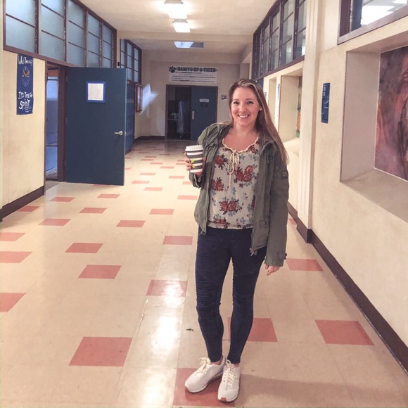 Welcome to my closet, friends! - Picture 7 of 9